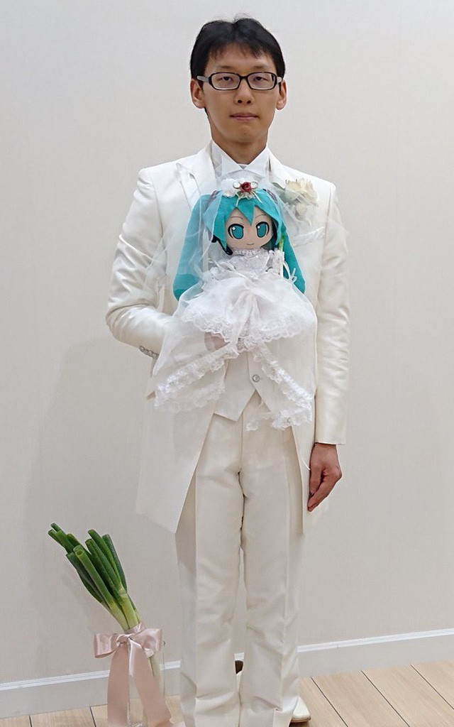 Chàng trai người Nhật kết hôn với ca sĩ ảo Hatsune Miku vì không tin vào phụ nữ - Ảnh 5.