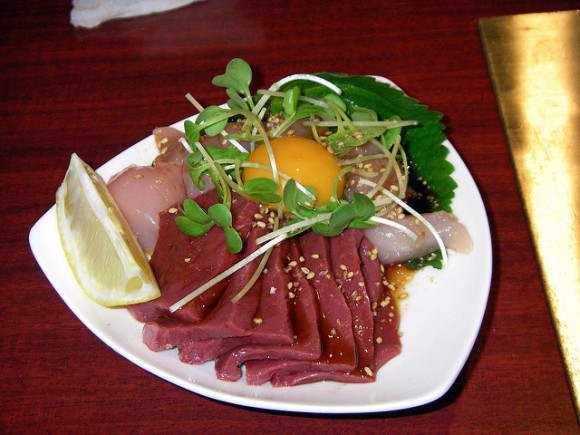 Điểm danh những món ăn sống kinh dị hàng đầu Nhật Bản - Ảnh 1.