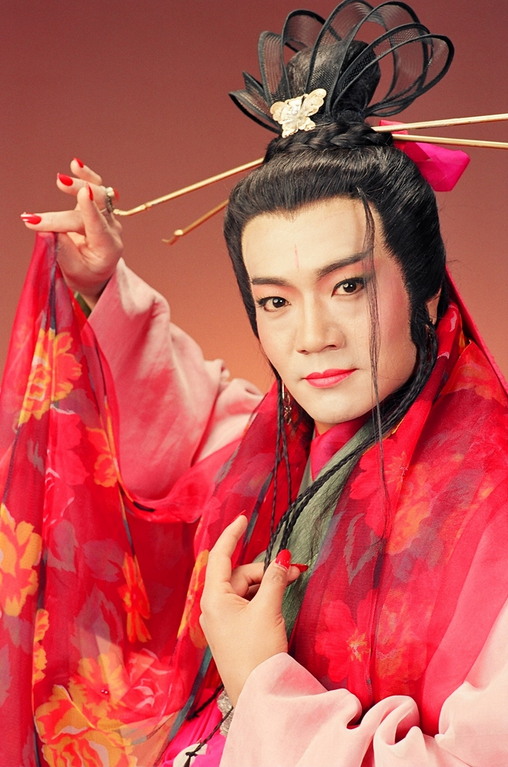 Chuyện sau sân khấu ít ai biết về Đông Phương Bất Bại - Nhất đại cao thủ truyện Kim Dung - Ảnh 4. Chuyện sau sân khấu ít ai biết về Đông Phương Bất Bại - Nhất đại cao thủ truyện Kim Dung - Ảnh 4.
