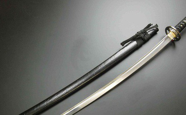 3 thanh kiếm huyền thoại vừa lạ vừa quen trong lịch sử Nhật Bản - Ảnh 1.