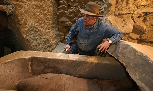 Khai quật xác ướp cổ đại, nhà khảo cổ Ai Cập gặp ác mộng kinh hoàng - Ảnh 1.