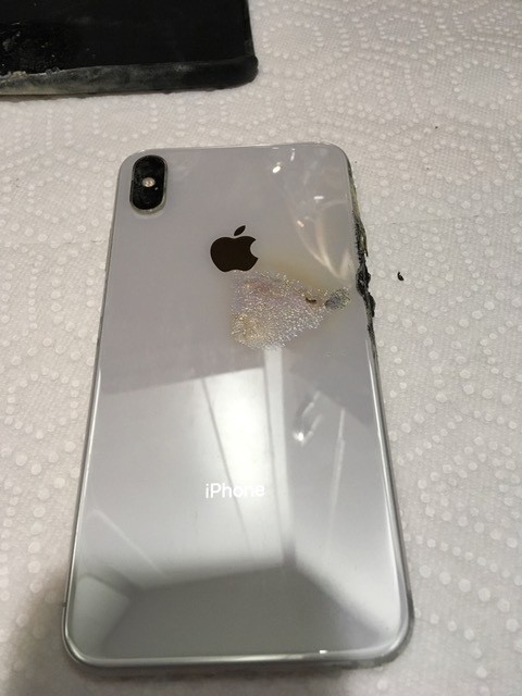 Mua chưa được 1 tháng, iPhone Xs Max bất ngờ phát nổ trong túi quần - Ảnh 5.