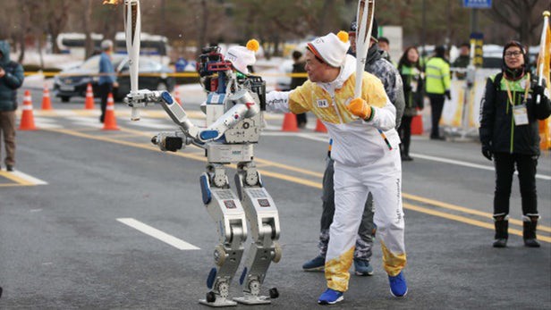 Không thua kém con người, Robot cũng tổ chức kỳ thi Olympic riêng song hành với Thế vận hội Pyeongchang đấy