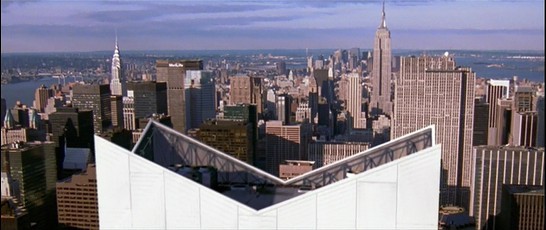 Với một số phim như Glitter, hình ảnh tòa tháp được giữ lại trong các khung hình. Còn trường hợp của Spider-Man hay Serendipity, chúng được xóa đi.