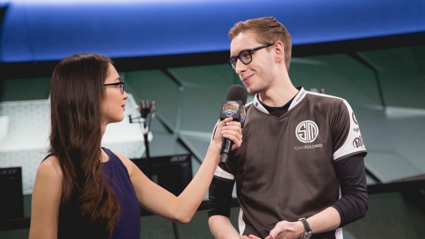  Bjergsen trả lời phỏng vấn sau chiến thắng vất vả trước OpTic Gaming 