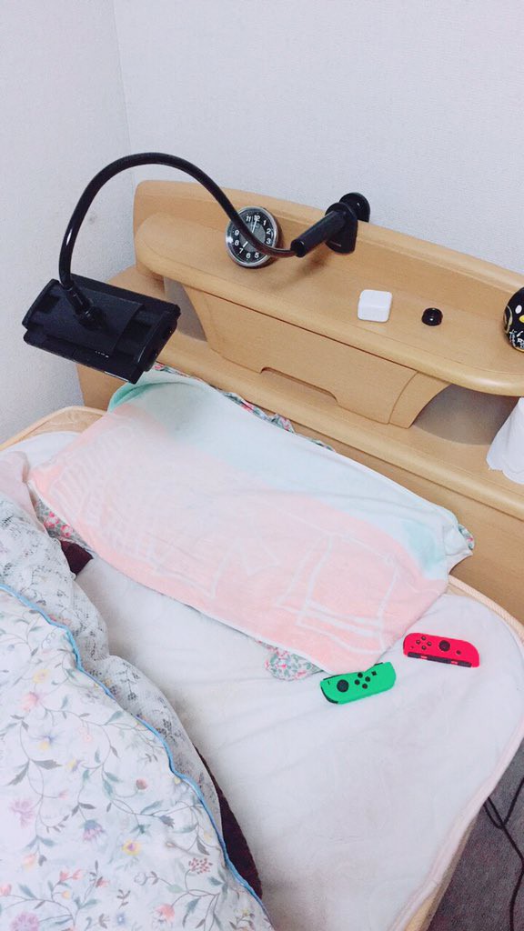 Ngồi chơi thôi cũng mệt, game thủ Nhật Bản khoe cách vừa nằm vừa chơi Nintendo Switch mà không bị rơi vào mặt