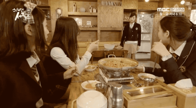 Có thể bạn chưa biết: Chẳng hiểu vì sao mà người Hàn toàn thích dùng đồ ăn để đánh người trên phim ảnh - Ảnh 7.