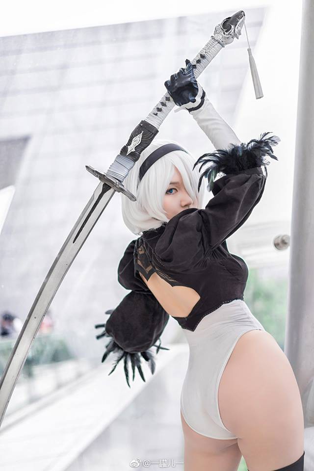 Bỏng mắt với cosplay về cô nàng 2B trong Nier: Automata