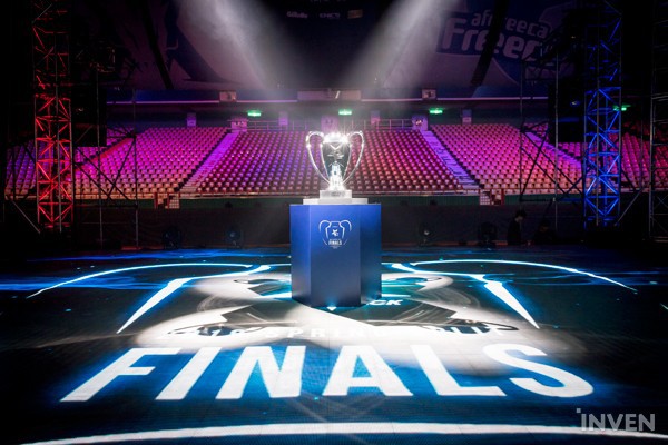 Cộng đồng Hàn Quốc phát hiện ra điều kỳ lạ của vòng playoffs LCK mùa Xuân 2018: Đội nào thắng ván 1 sẽ thua ngược 1-3