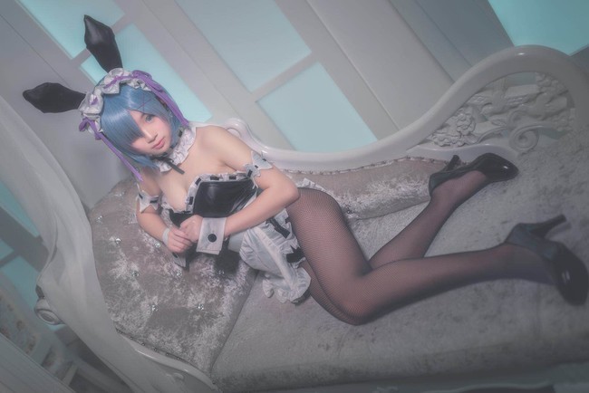 Lại bỏng mắt với cosplay nàng hầu Rem cực gợi cảm trong Re:Zero