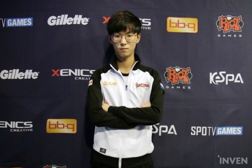 Kkoma kể về lần đầu tiên mình thi đấu LMHT chuyên nghiệp, đến quay lưng để tránh chiêu cuối Cassiopeia cũng không biết