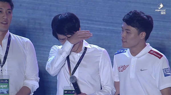 Kkoma kể về lần đầu tiên mình thi đấu LMHT chuyên nghiệp, đến quay lưng để tránh chiêu cuối Cassiopeia cũng không biết