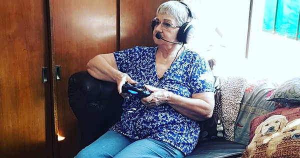 Cụ bà 82 tuổi trở thành gamer nổi tiếng sau khi được cháu trai chia sẻ câu chuyện của mình lên Internet