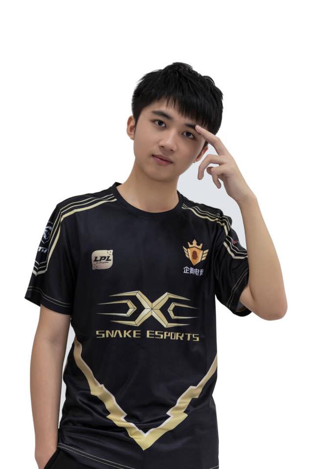  Gong “Gyu“ Yi-Xiong - người đi đường giữa mới của Snake Esports 