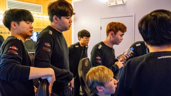  Faker thấy rằng KZ đã xuống phong độ rất nhiều tại MSI 2018 