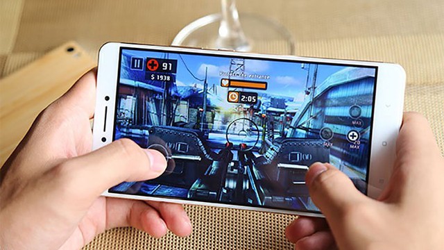 Với 5 triệu đồng nên mua smartphone nào để chơi game mượt mà, pin trâu?