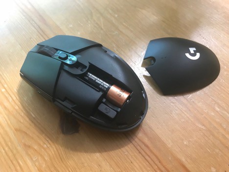 Logitech G305 - Chuột chơi game không dây vừa tiện vừa ngon giá lại vừa phải