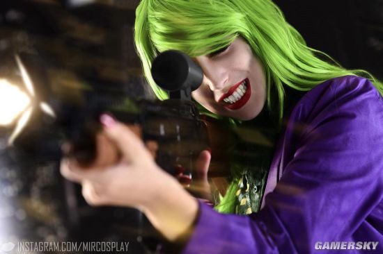 Nóng mắt với cosplay Joker phiên bản nữ: Quá gợi cảm!