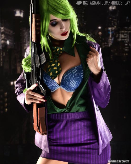 Nóng mắt với cosplay Joker phiên bản nữ: Quá gợi cảm!