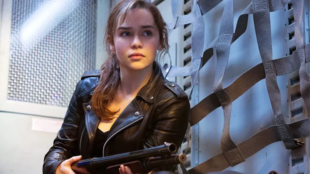  Emilia Clarke vào vai nữ anh hùng Sarah Connor trong Terminator: Genisys (2015) 