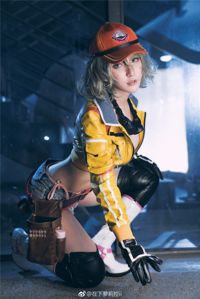 Cosplay Cindy Aurum cực nóng bỏng trong Final Fantasy XV