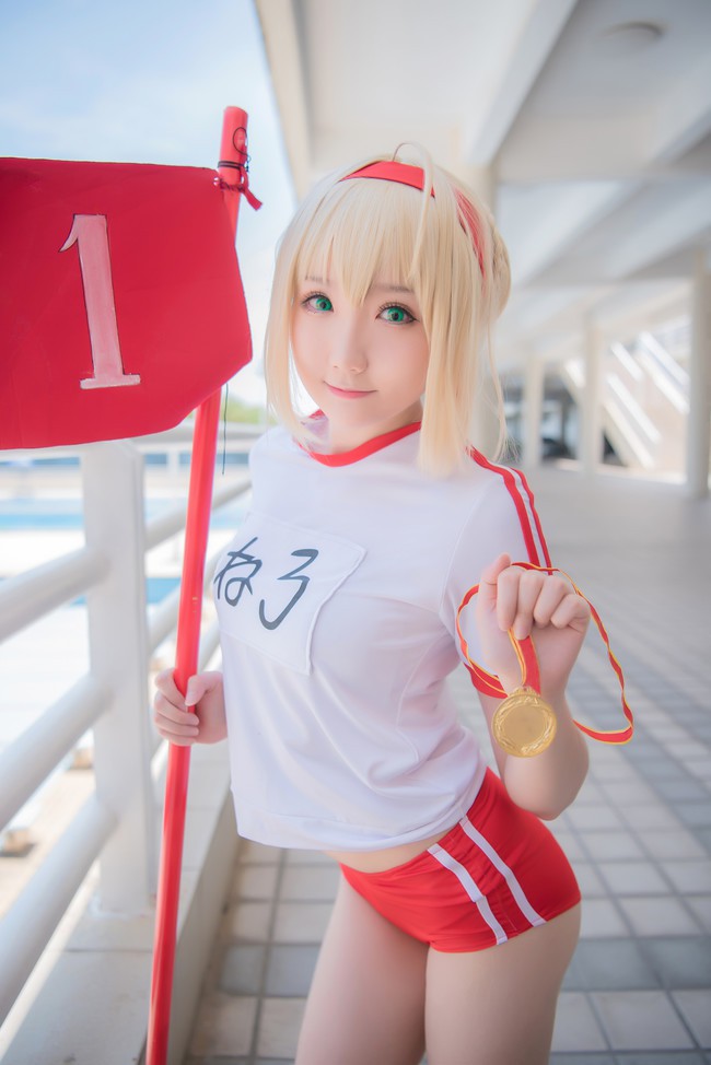 cosplay-co-nang-hau-gai-Saber-sieu-quyen-ru-15