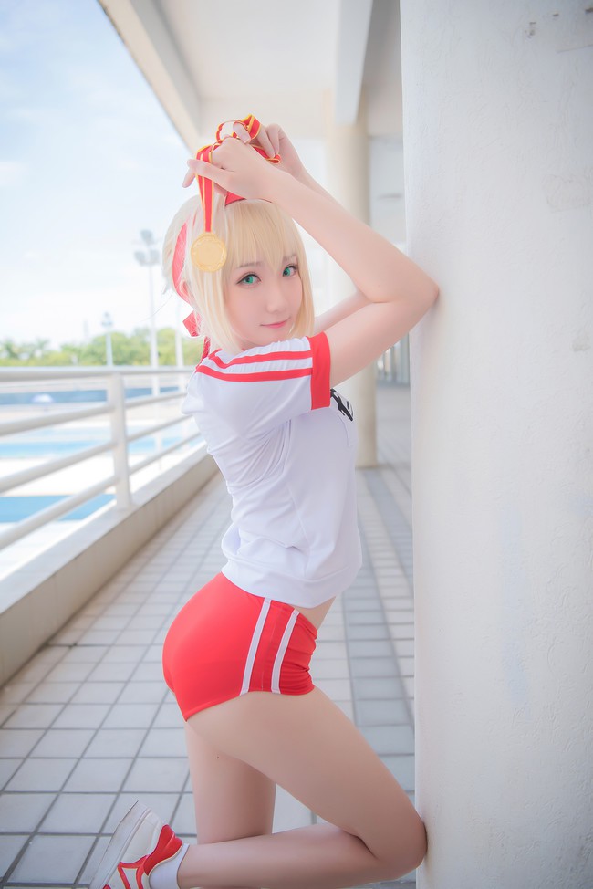 cosplay-co-nang-hau-gai-Saber-sieu-quyen-ru-16