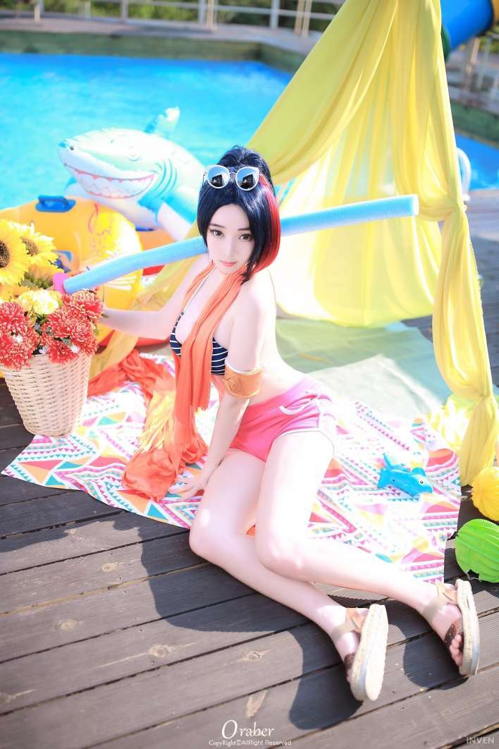 Bỏng mắt với Fiora Tiệc Bể Bơi, cosplay bởi cô nàng đến từ xứ sở Kim Chi