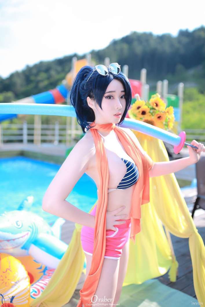 Bỏng mắt với Fiora Tiệc Bể Bơi, cosplay bởi cô nàng đến từ xứ sở Kim Chi