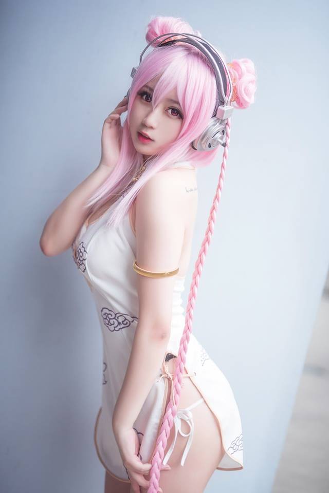 Chảy máu mũi với cosplay Super Sonico cực gợi cảm ngoài đời thực