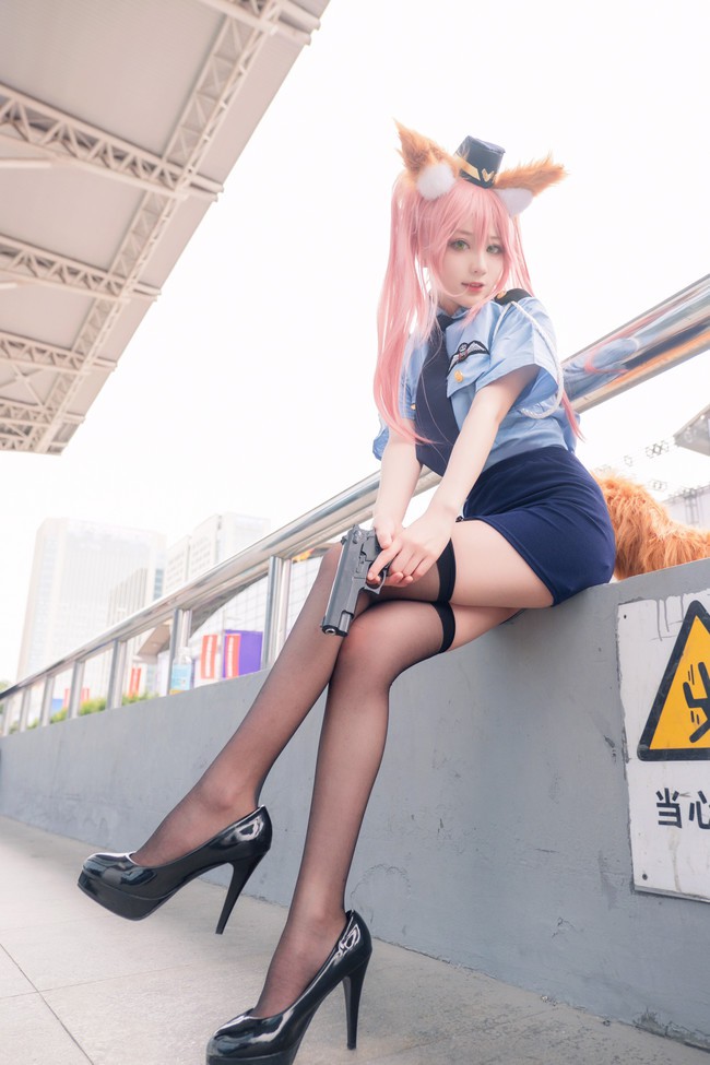 Lạ mắt với cosplay cô nàng cao Tamamo-no-Mae trong trang phục nữ cảnh sát