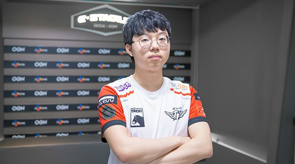 Tân binh đi mid của SKT hết lời ca ngợi Faker sau khi giành chiến thắng đầu tiên của mình tại LCK - Ảnh 1.