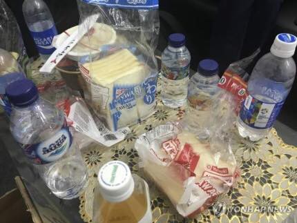 Ban tổ chức Asian Games 2018 tiếp tục gây thất vọng khi chỉ cho tuyển thủ ăn bánh mỳ và uống nước lọc, không cách ly khu vực thi đấu - Ảnh 3.
