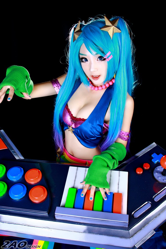 cosplay-2-chi-em-sona-va-miss-game-lien-minh-huyen-thoai-05