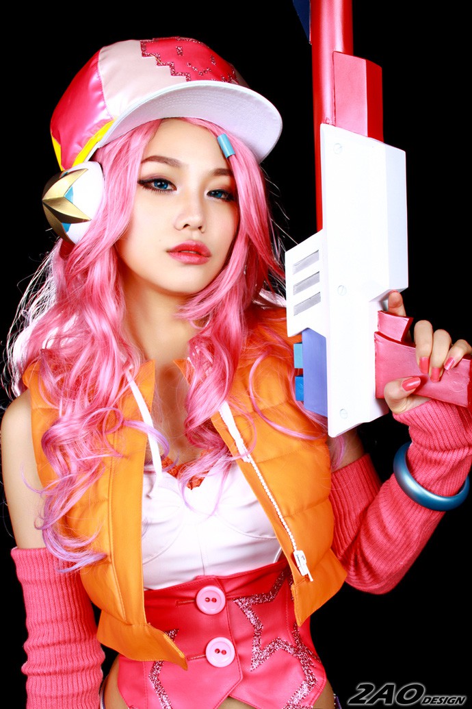 cosplay-2-chi-em-sona-va-miss-game-lien-minh-huyen-thoai-07