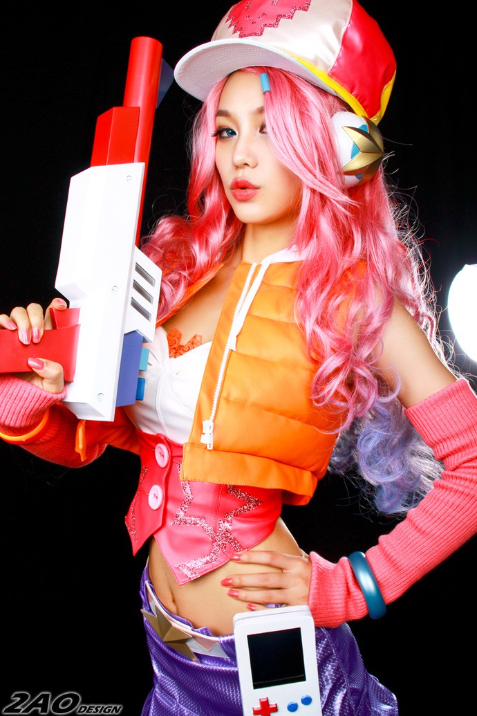 cosplay-2-chi-em-sona-va-miss-game-lien-minh-huyen-thoai-08