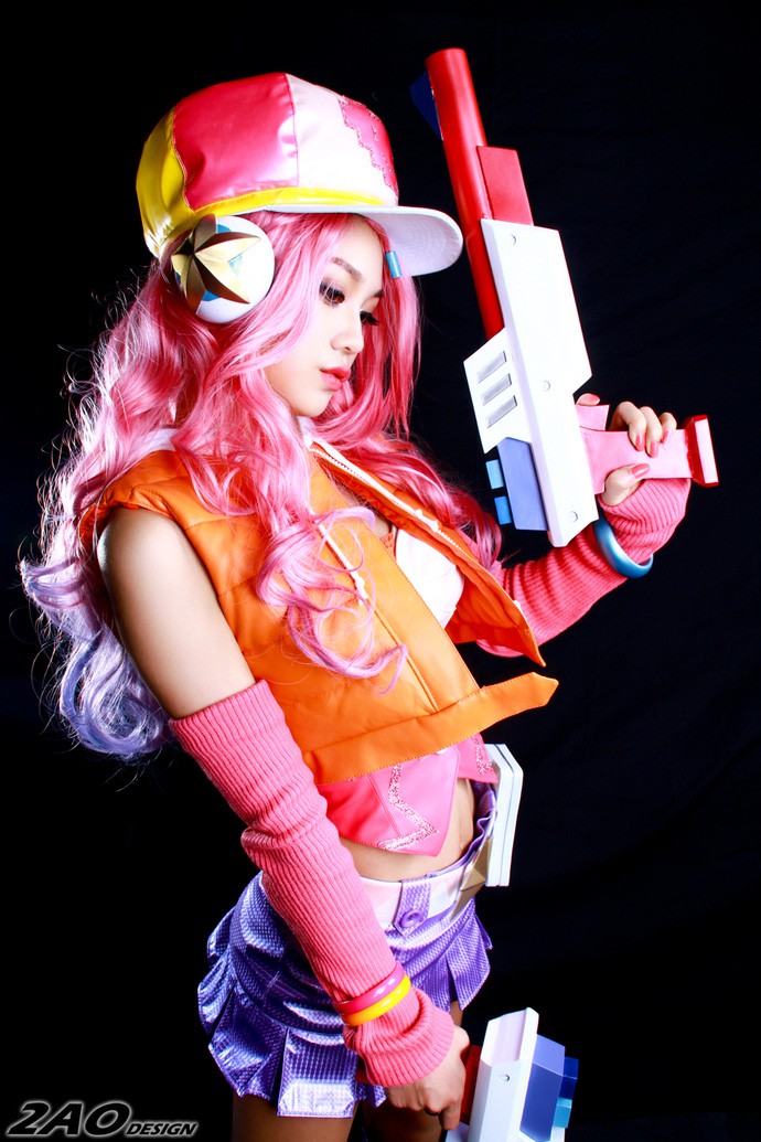 cosplay-2-chi-em-sona-va-miss-game-lien-minh-huyen-thoai-09