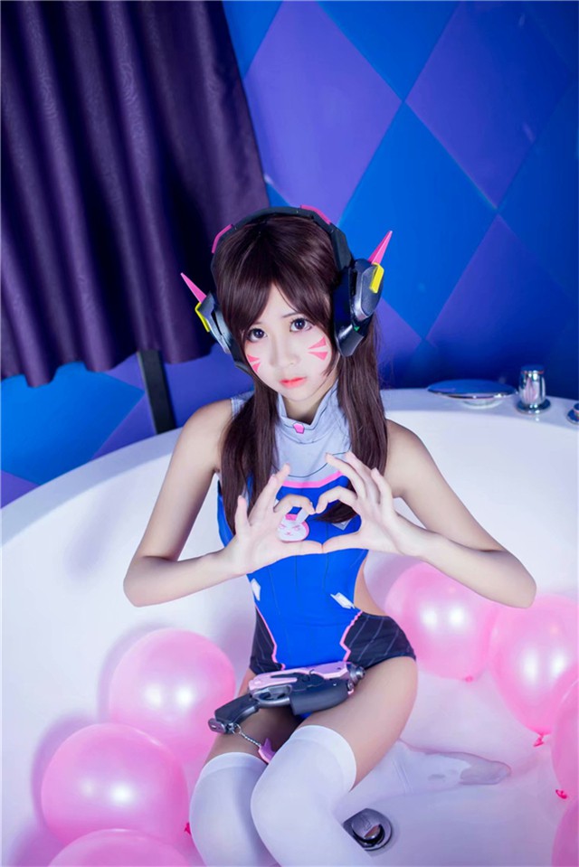 Cosplay D.Va mặt búng ra sữa cực dễ thương - Ảnh 3.