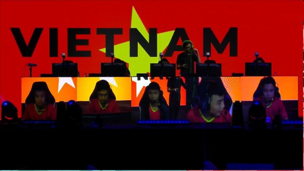 Vào được đến chung kết HyperPlay 2018, đội tuyển LMHT Việt Nam của HLV Optimus đành về nhì trong tiếc nuối - Ảnh 1.