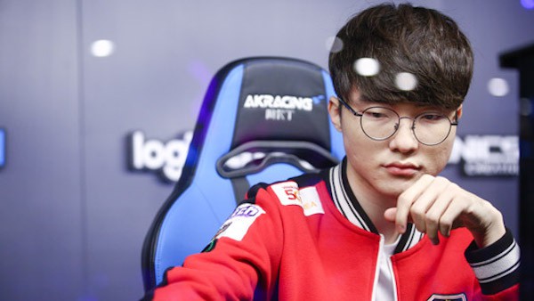 SKT T1: The Chase - Faker bật khóc trong phòng khám tâm lý, chọn mua cuốn sách mà Easyhoon từng nhắc tới - Ảnh 4.