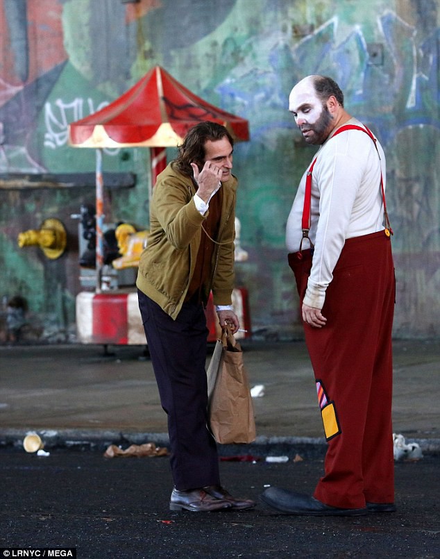 Những hình ảnh chính thức của Joker trong bộ phim riêng được hé lộ khiến các fan khóc thét - Ảnh 7.