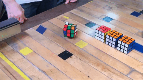 Sau hàng chục năm bị con người lôi đầu ra giải, giờ khối vuông Rubik có thể tự giải chính mình luôn rồi! - Ảnh 1.