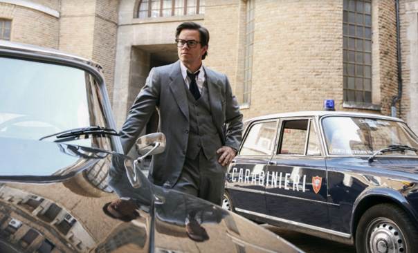 Nhân vật Fletcher Chase của Mark Wahlberg là một đặc vụ CIA có tài thương thuyết