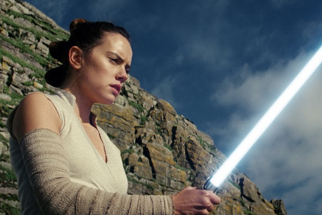  Nữ diễn viên Daisy Ridley thủ vai nữ chính Rey trong Star Wars: The Last Jedi. 