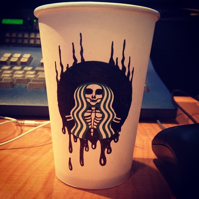 Từ Logo của Starbucks, cư dân mạng đã tạo ra những thiết kế vô cùng ấn tượng