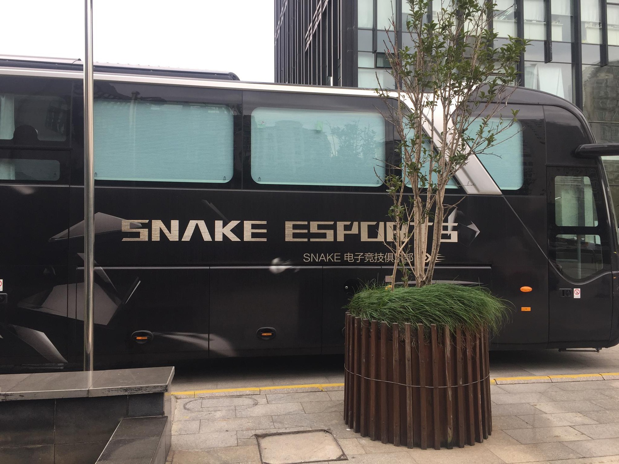 Choáng ngợp hoàn toàn trước sự hoành tráng của Gaming House Snake eSports, thế mới thấy tại sao LMHT Trung Quốc phát triển như vậy