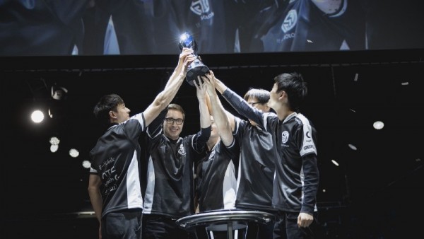 LMHT: Lập bao chiến công cho TSM, thế mà Doublelift lại biết tin mình bị sa thải theo cách không ai ngờ được