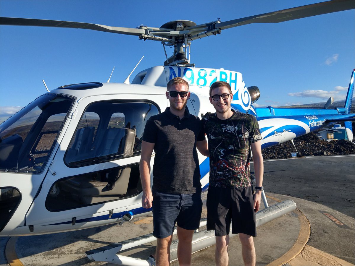 Bjergsen và anh trai đã có một quãng thời gian thú vị khi khám phá Hawaii bằng trực thăng