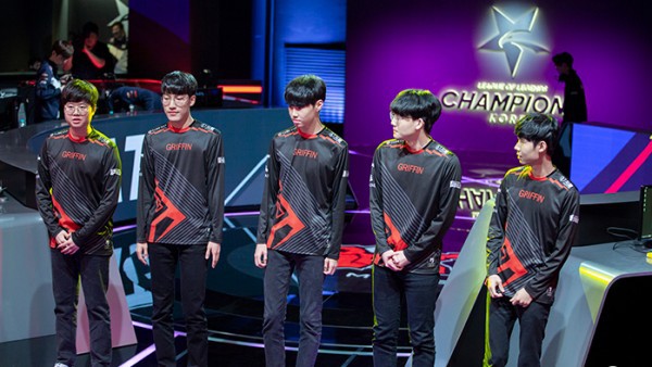 LMHT: Cả thế giới phát cuồng khi Griffin hủy diệt Jin Air bằng ván đấu không thể hoàn hảo hơn, không mất một mạng và trụ nào - Ảnh 4.