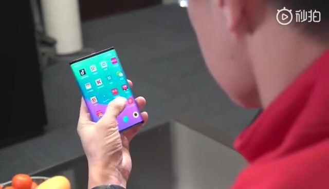 Smartphone màn hình gập của Xiaomi bất ngờ lộ diện với thiết kế độc đáo, có thể gập lại từ cả bên trái và phải - Ảnh 3. Smartphone màn hình gập của Xiaomi bất ngờ lộ diện với thiết kế độc đáo, có thể gập lại từ cả bên trái và phải - Ảnh 3.